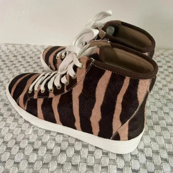NEW! Ann Taylor Zebra Print Haircalf‎ High Top Sneakers - 6 016 - Picture 4 of 9